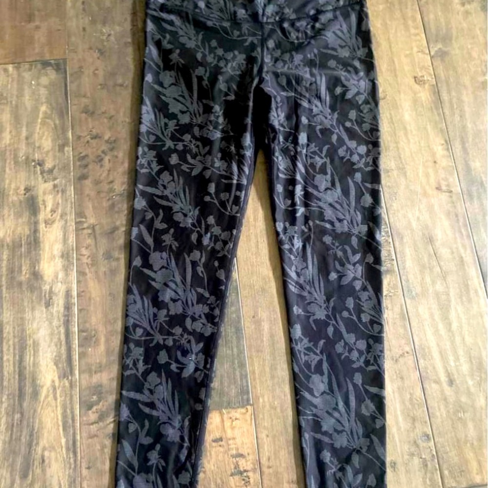 Fabletics Leggings- Size Large- Black and Grey- 7/8 length